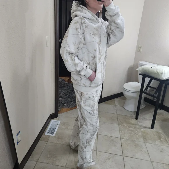 Butter Yellow Hooded Sweatshirt & Joggers Set - Medium/small - Picture 8 of 11